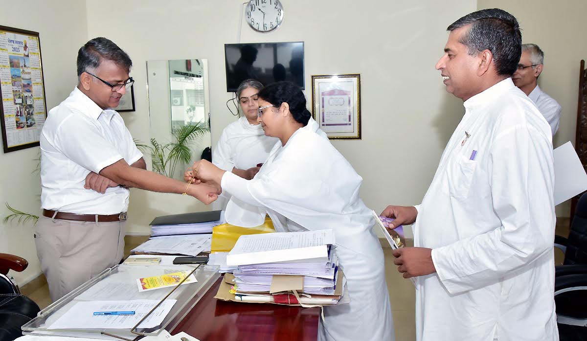 Brahma Kumaris tied Rakhi to the District Administration and Police Officers